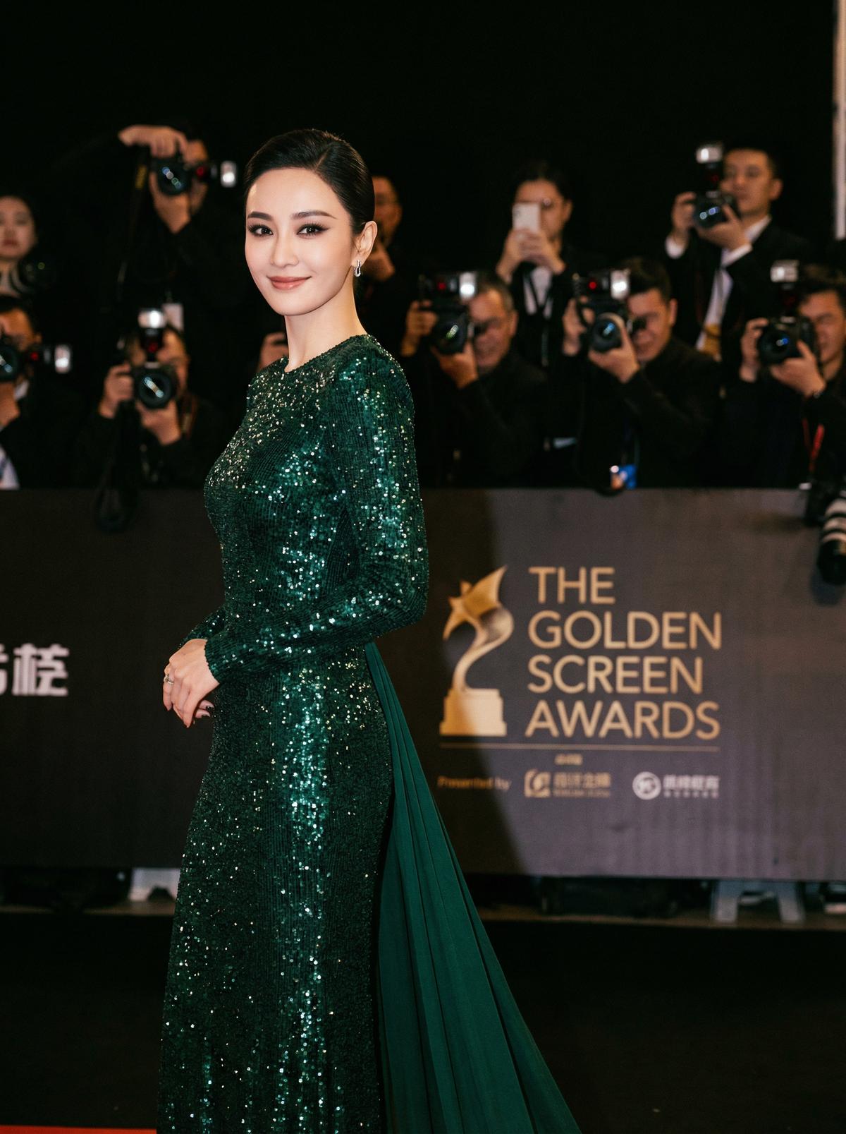 兄妹乱伦视频-星光璀璨颁奖典礼视频